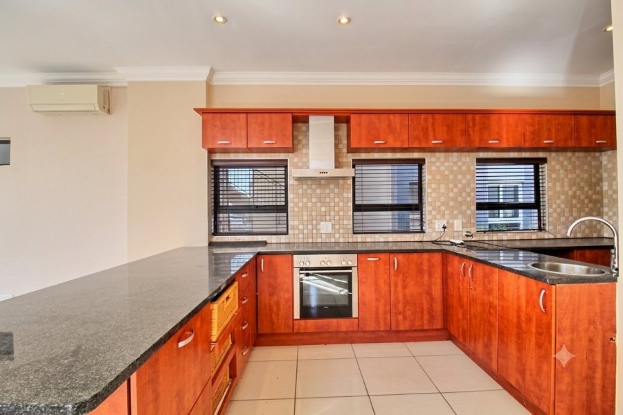 To Let 4 Bedroom Property for Rent in The Islands Estates North West